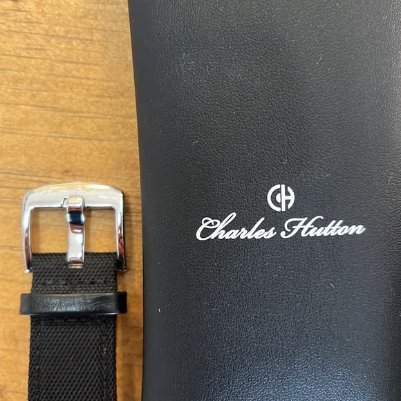 CHARLES HUTTON DEFENDER NL1043A - Picture 8 of 10